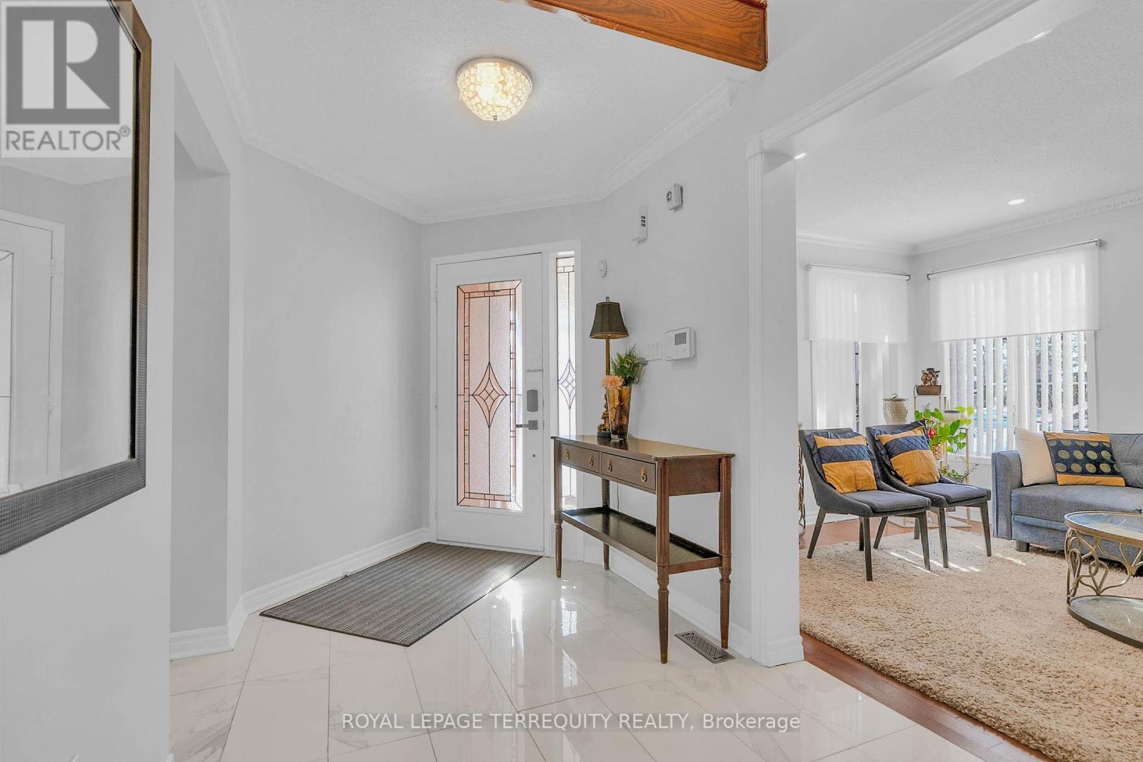 8 Shallimar Court, Brampton, Ontario  L6X 4N2 - Photo 3 - W12758728