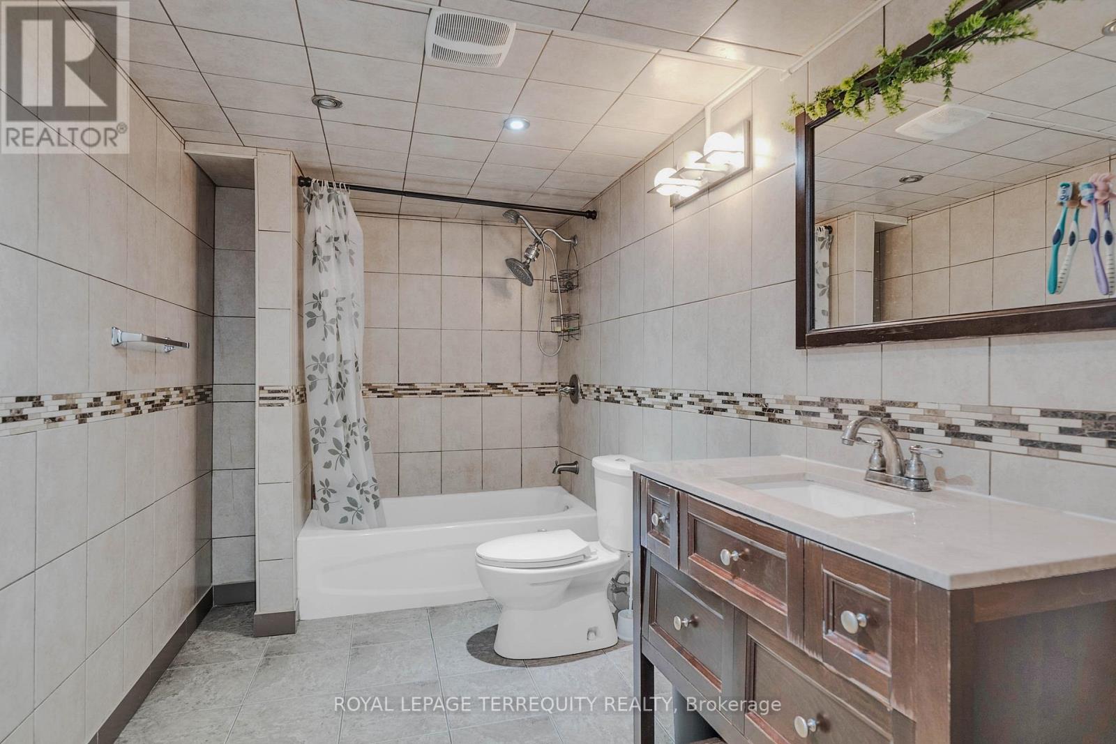 8 Shallimar Court, Brampton, Ontario  L6X 4N2 - Photo 39 - W12758728