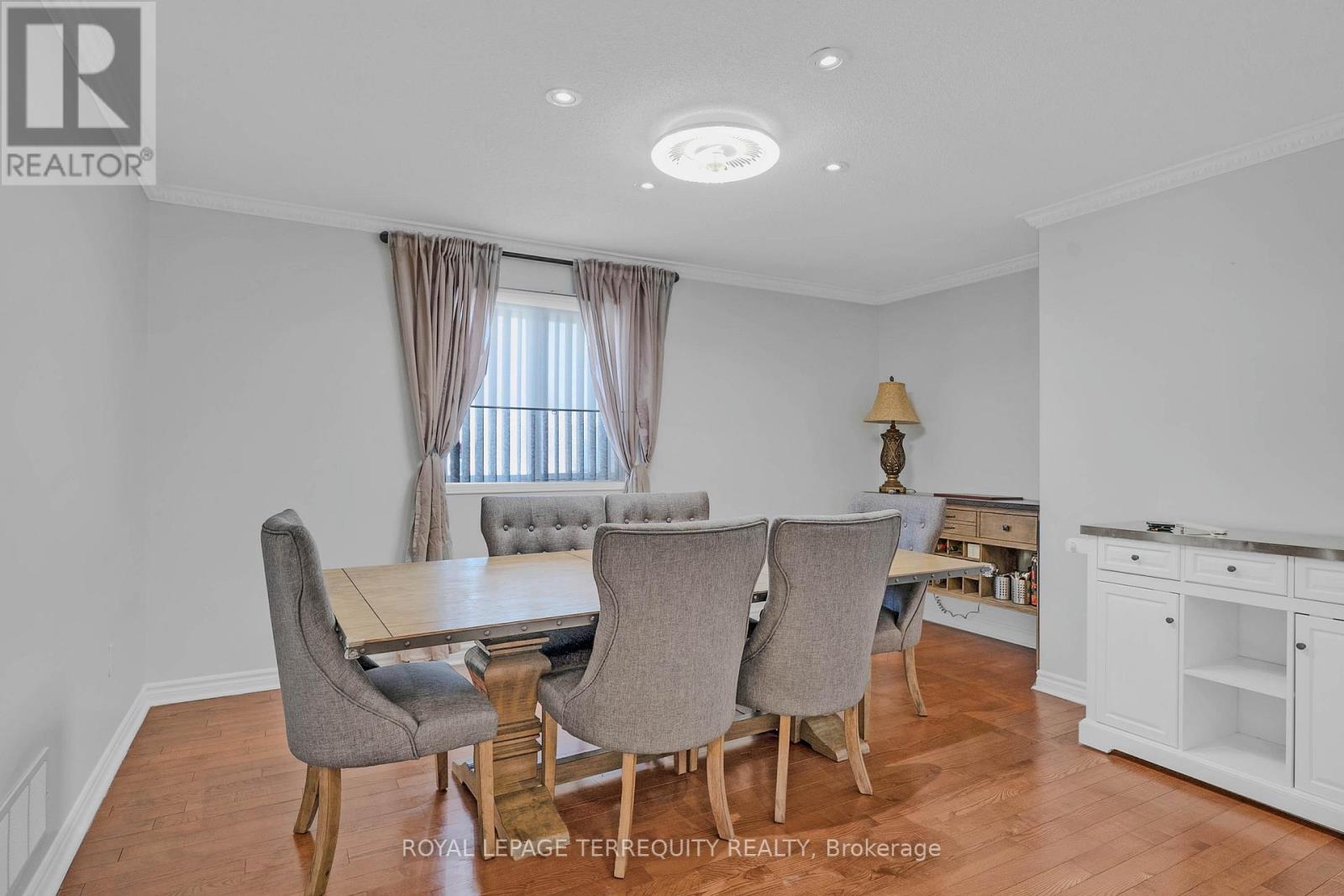 8 Shallimar Court, Brampton, Ontario  L6X 4N2 - Photo 8 - W12758728