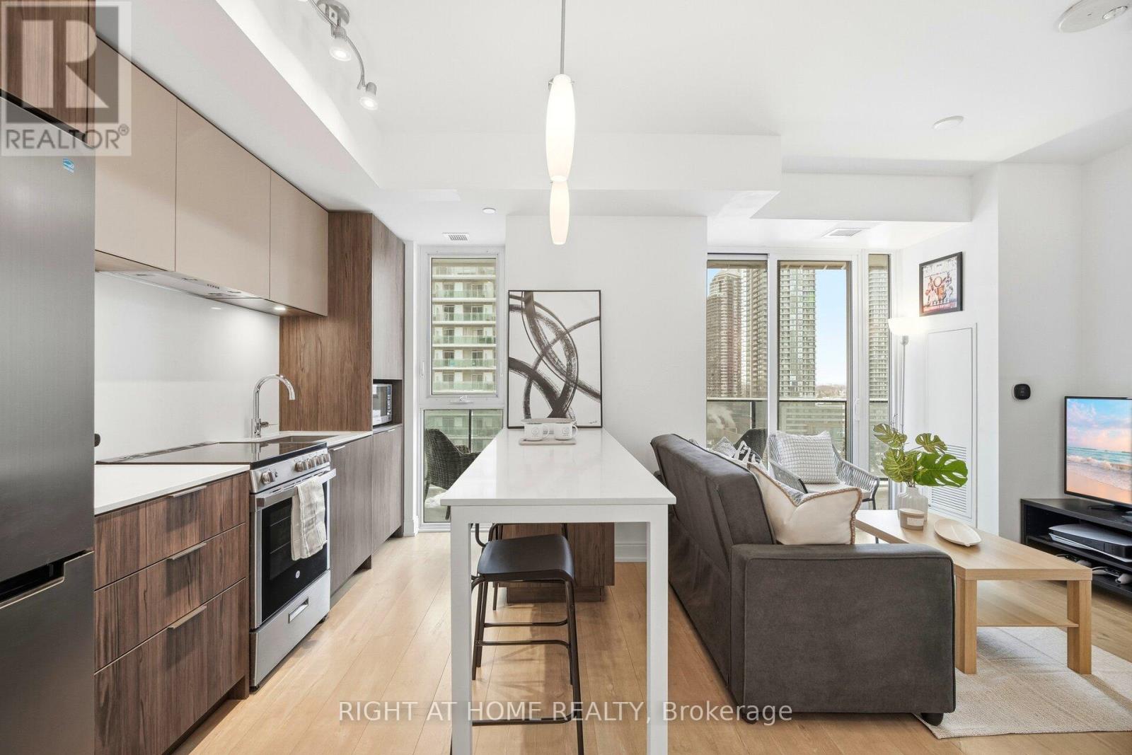 1008 - 70 Annie Craig Drive, Toronto (Mimico), Ontario  M8V 0G2 - Photo 6 - W12768262