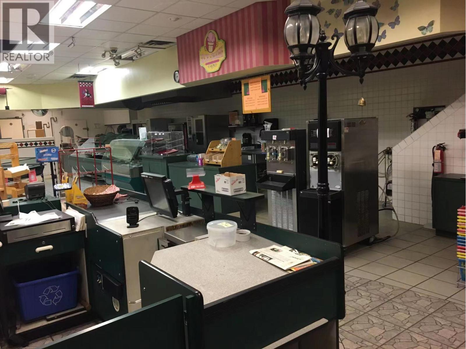 1900 32nd Street, Vernon, British Columbia  V1T 5K8 - Photo 7 - 10375355