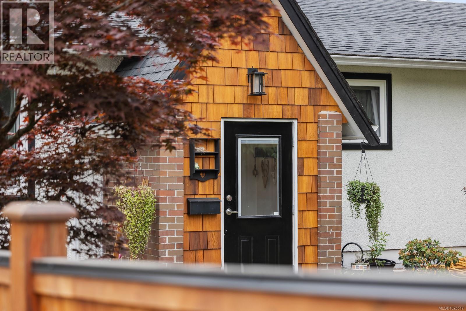 275 Centennial Dr, Courtenay, British Columbia  V9N 5R6 - Photo 2 - 1025517