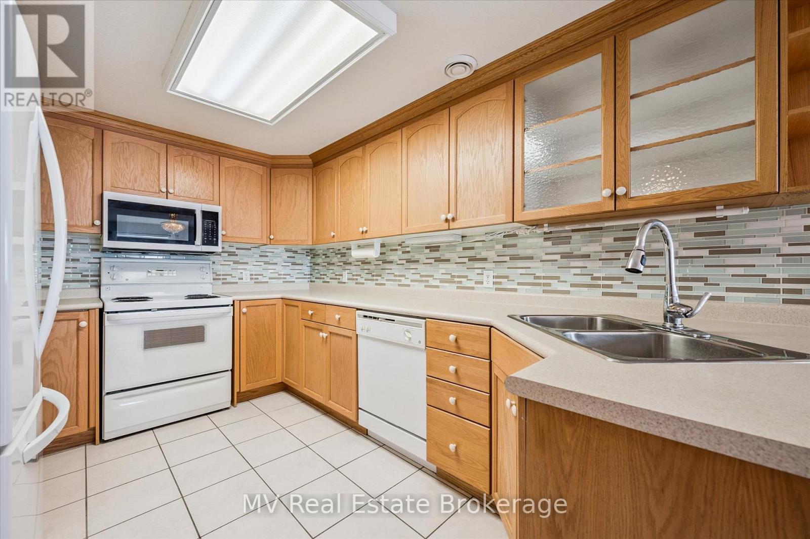 205 - 20 Station Square, Centre Wellington, Ontario  N0B 1S0 - Photo 5 - X12772624