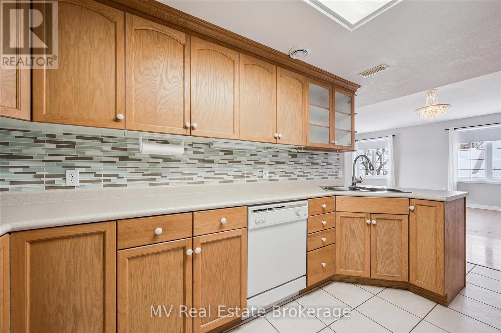 205 - 20 Station Square, Centre Wellington, Ontario  N0B 1S0 - Photo 7 - X12772624