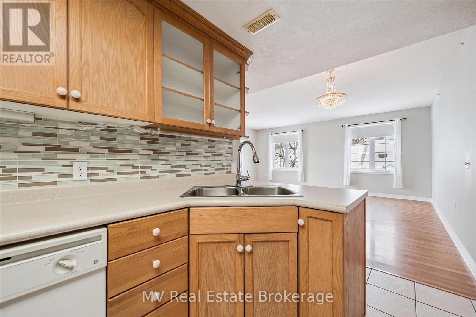 205 - 20 Station Square, Centre Wellington, Ontario  N0B 1S0 - Photo 8 - X12772624