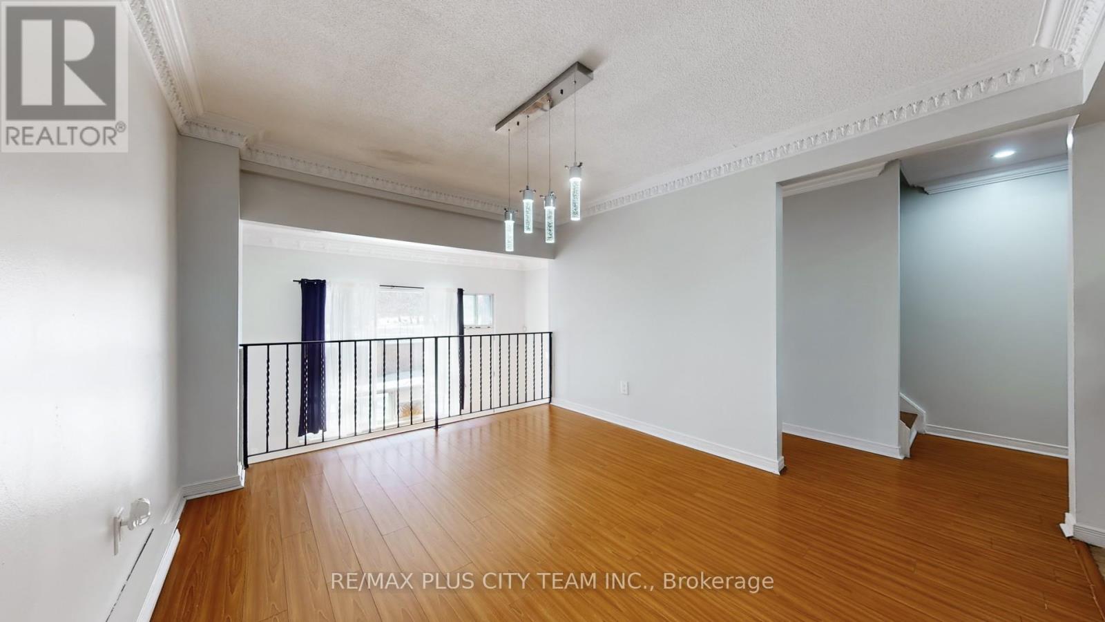 50 Darras Court, Brampton, Ontario  L6T 1W7 - Photo 9 - W12601144