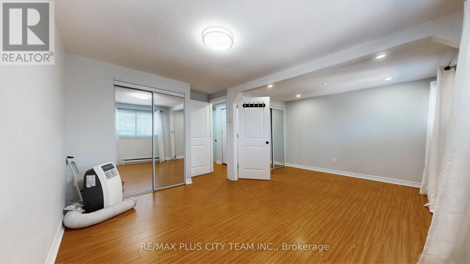 50 Darras Court, Brampton, Ontario  L6T 1W7 - Photo 19 - W12601144