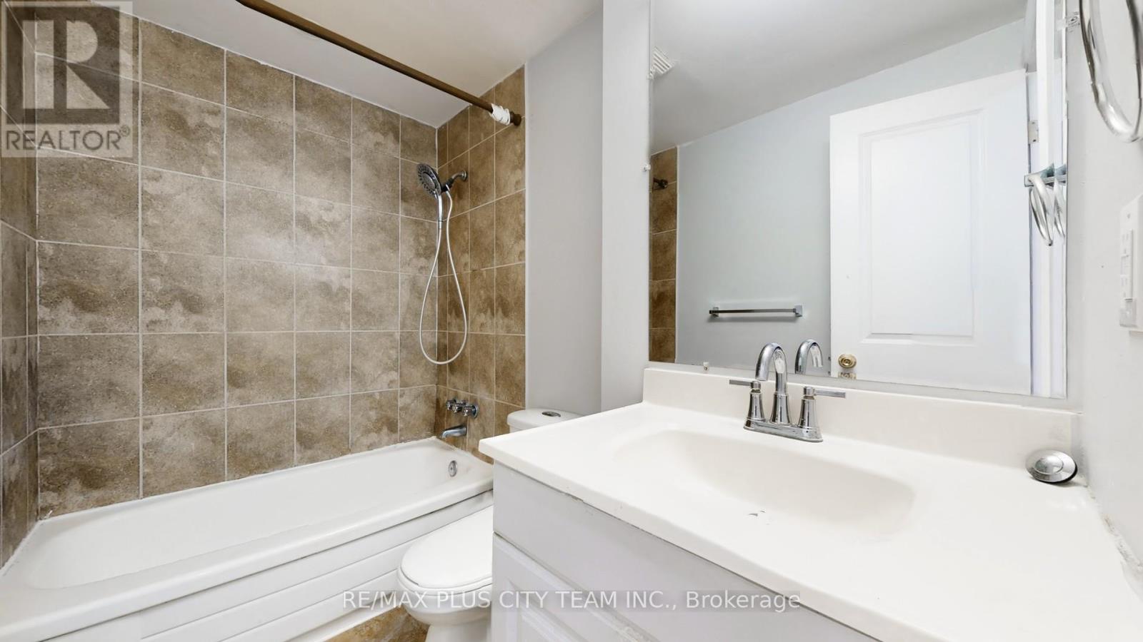 50 Darras Court, Brampton, Ontario  L6T 1W7 - Photo 33 - W12601144