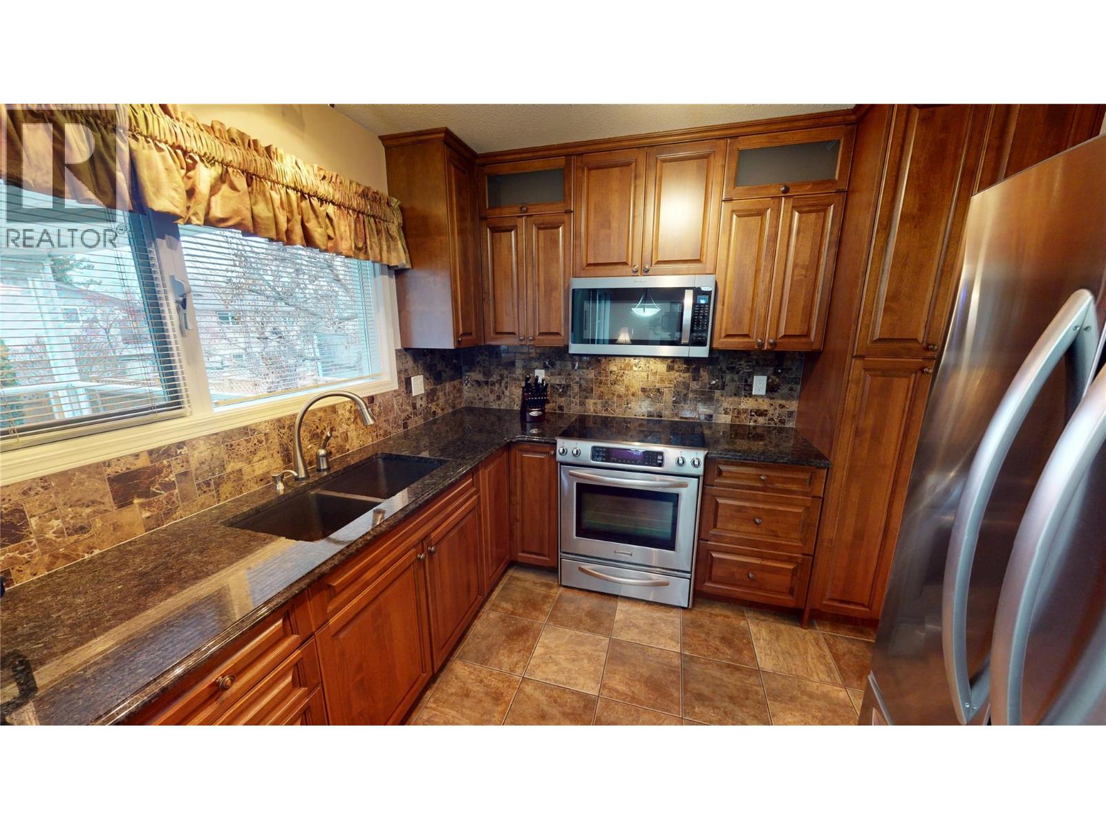 209 31st Avenue S, Cranbrook, British Columbia  V1C 5W5 - Photo 8 - 10375225