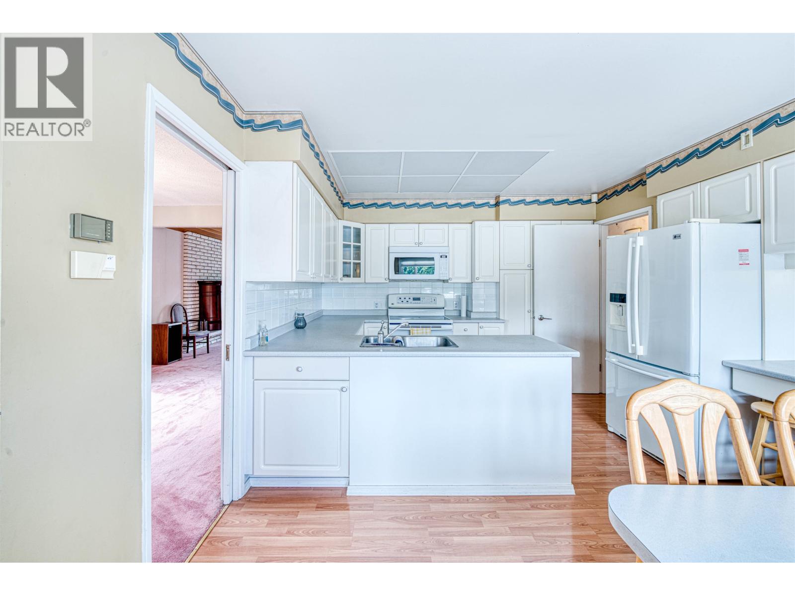 Listing Picture 12 of 24 : 3760 BARGEN DRIVE, Richmond / 烈治文 - 魯藝地產 Yvonne Lu Group - MLS Medallion Club Member