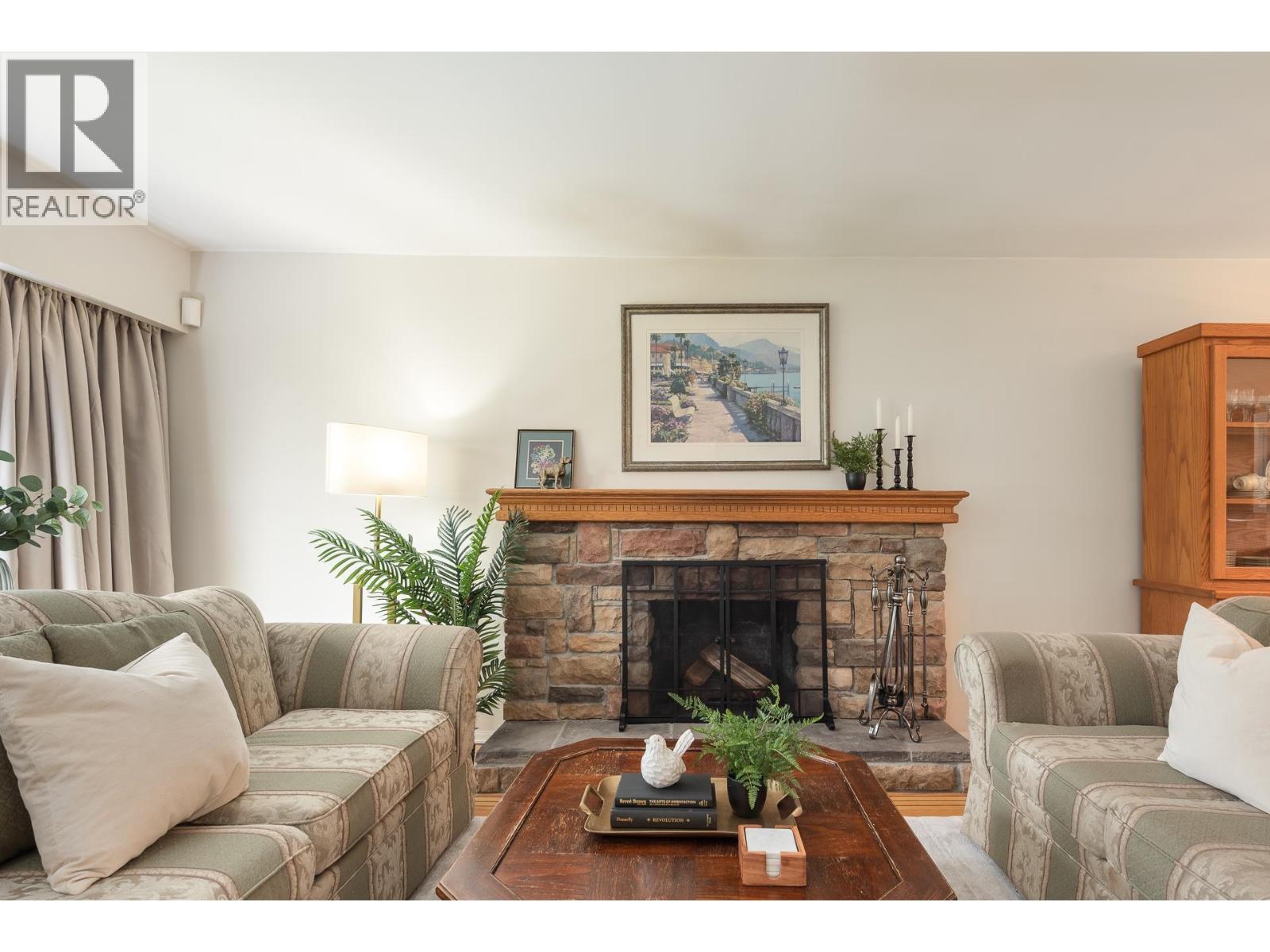 2070 Lyons Court, Coquitlam, British Columbia  V3J 3L7 - Photo 4 - R3087897