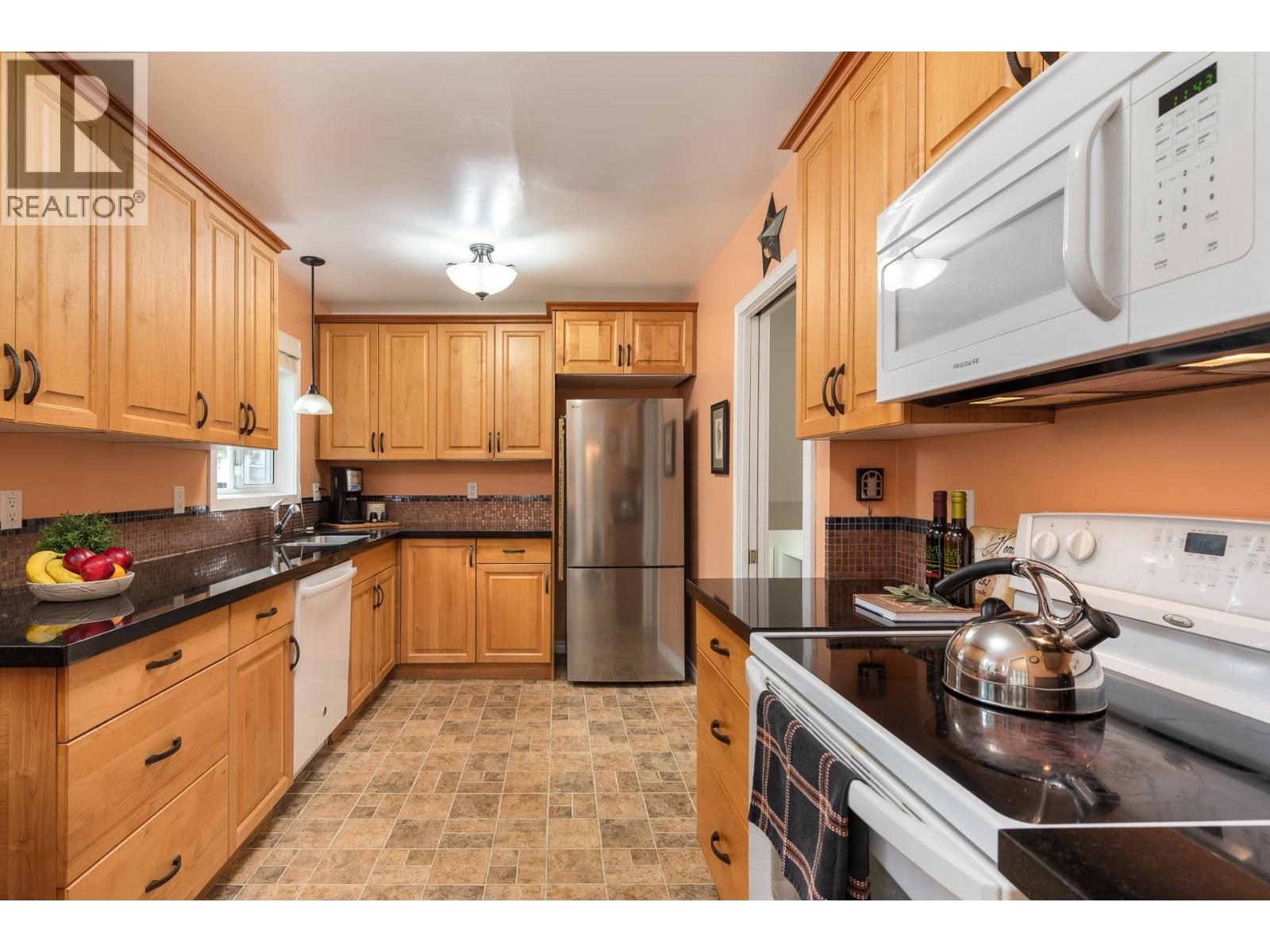 2070 Lyons Court, Coquitlam, British Columbia  V3J 3L7 - Photo 8 - R3087897