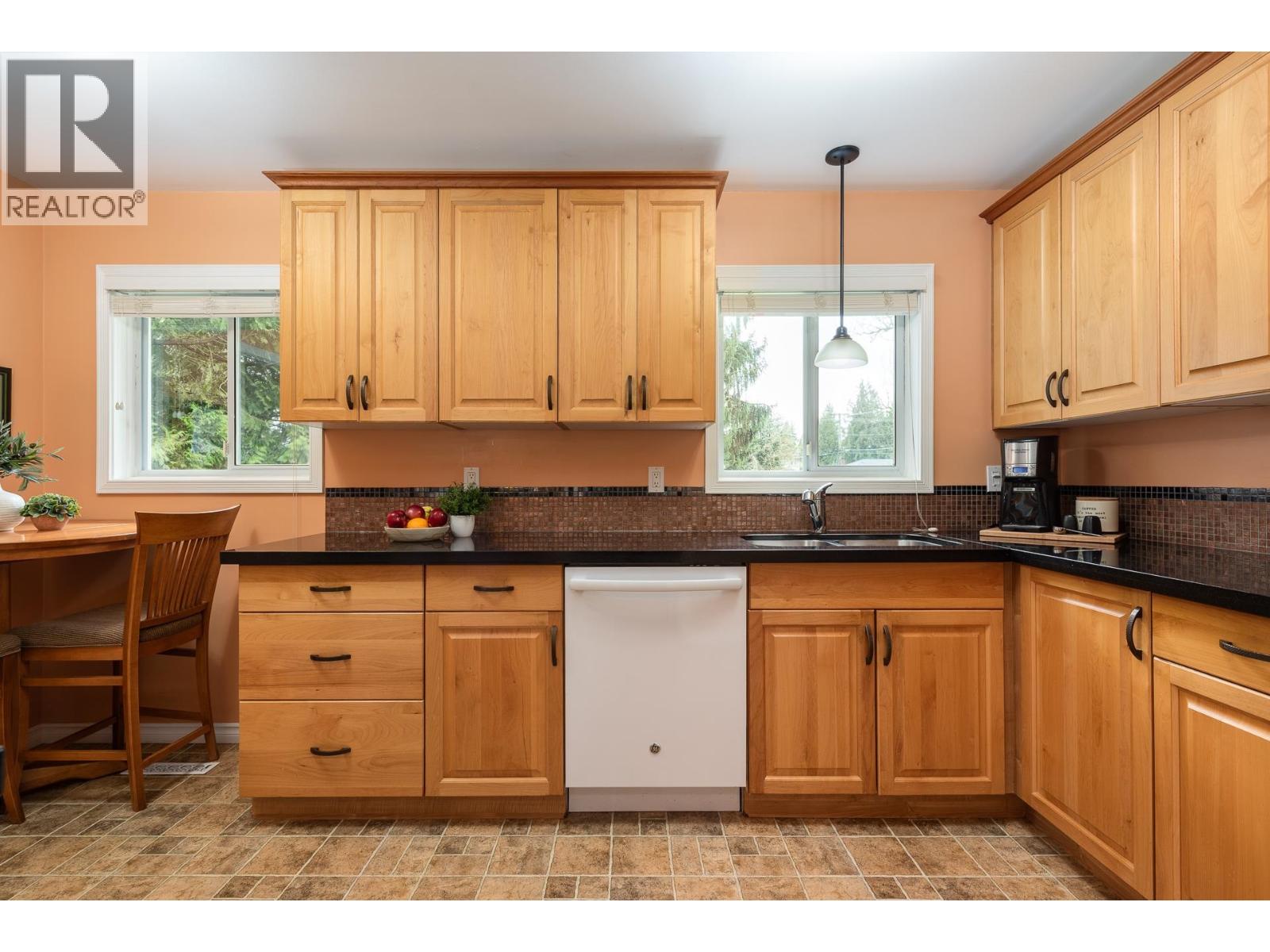 2070 Lyons Court, Coquitlam, British Columbia  V3J 3L7 - Photo 9 - R3087897