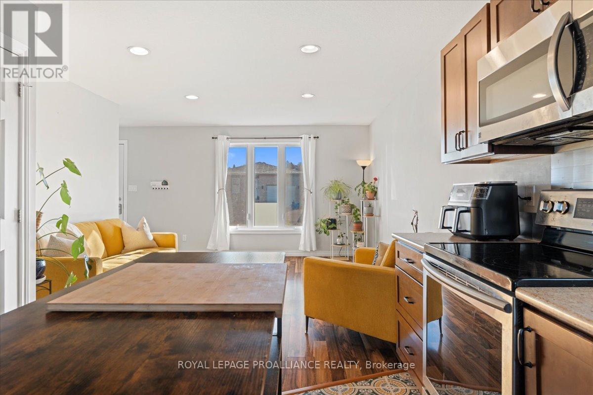 189 Nicholas Street, Quinte West, Ontario  K8V 6E8 - Photo 17 - X12772602