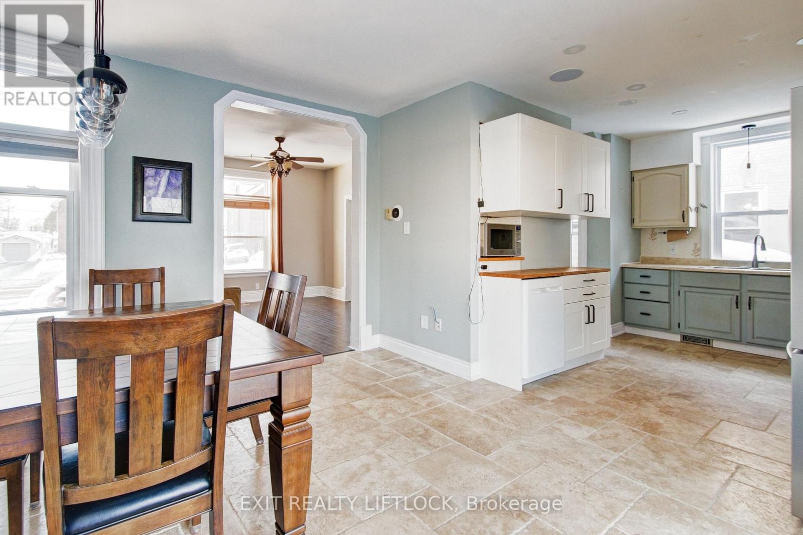 558 Chamberlain Street, Peterborough, Ontario  K9J 4L5 - Photo 11 - X12772612