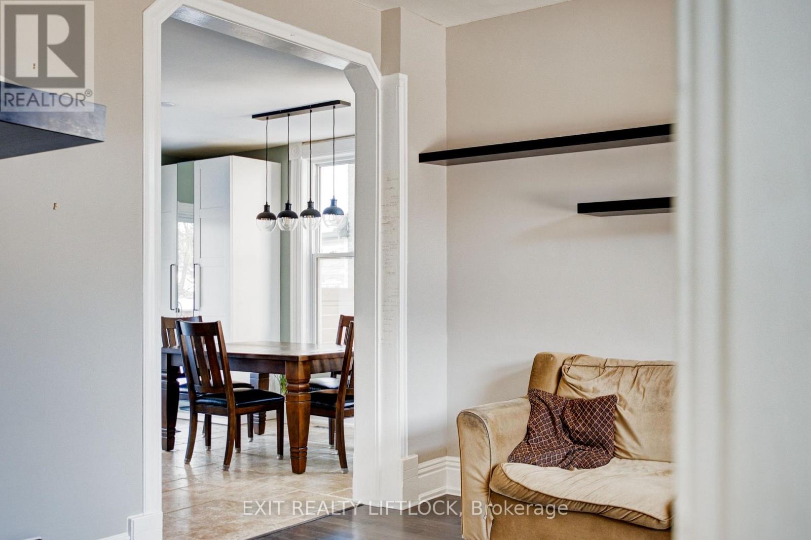 558 Chamberlain Street, Peterborough, Ontario  K9J 4L5 - Photo 6 - X12772612