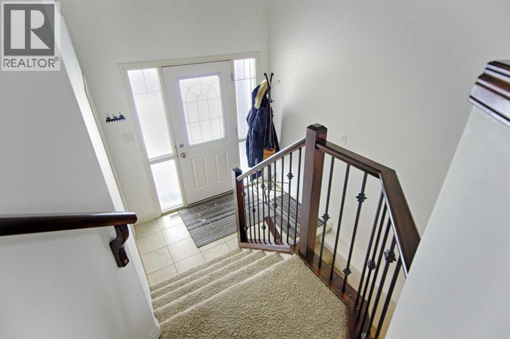 210 Keystone Lane W, Lethbridge, Alberta  T1J 2R2 - Photo 2 - A2275252