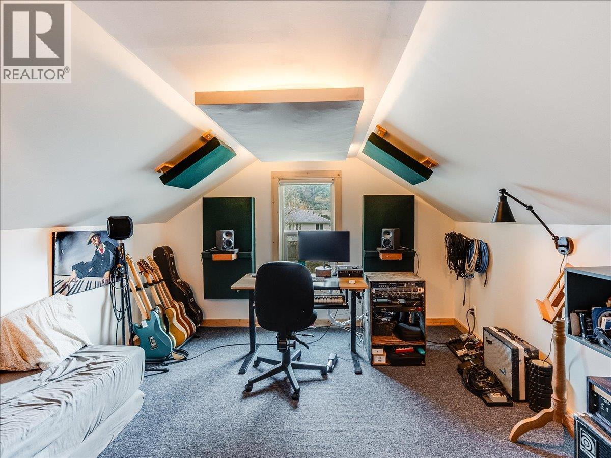 2905 5th Avenue, Castlegar, British Columbia  V1N 2V2 - Photo 31 - 10375339