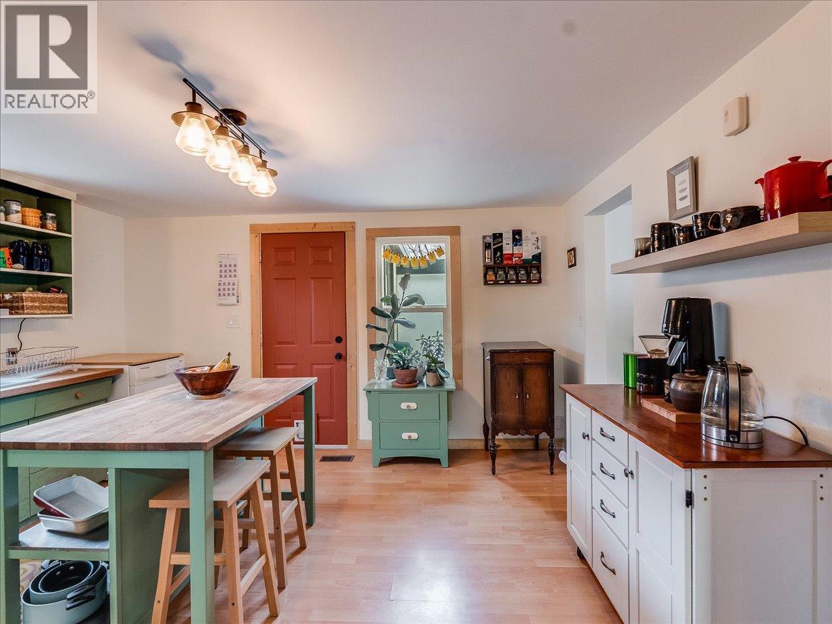 2905 5th Avenue, Castlegar, British Columbia  V1N 2V2 - Photo 19 - 10375339