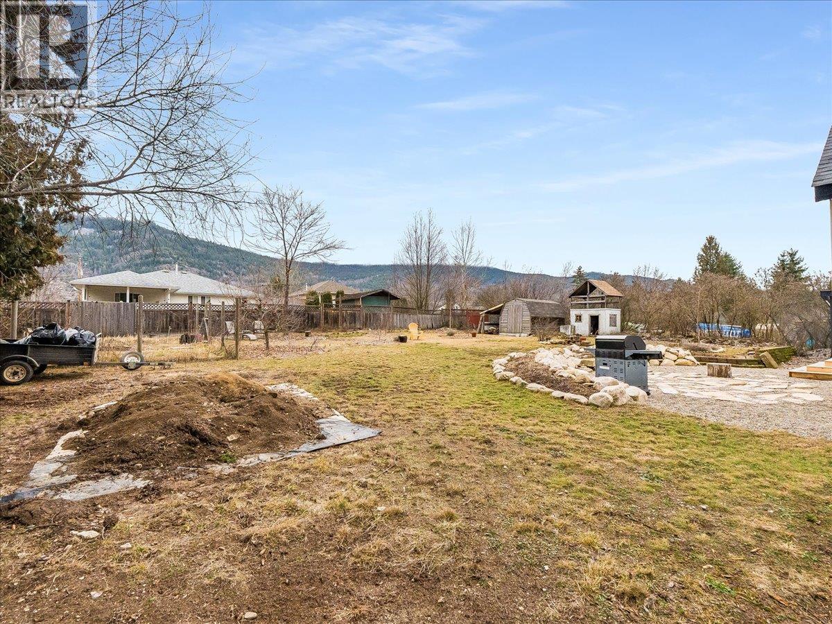 2905 5th Avenue, Castlegar, British Columbia  V1N 2V2 - Photo 38 - 10375339