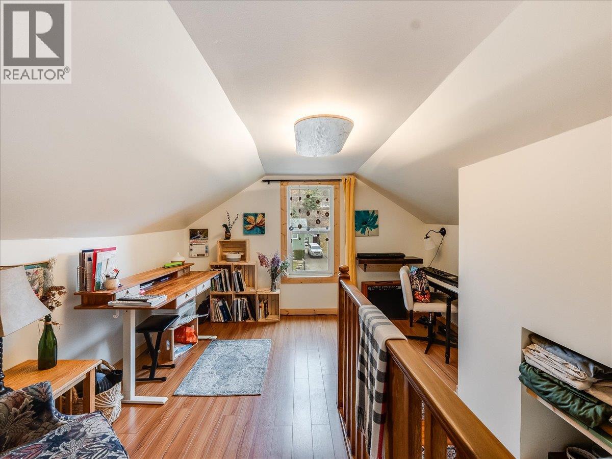 2905 5th Avenue, Castlegar, British Columbia  V1N 2V2 - Photo 32 - 10375339