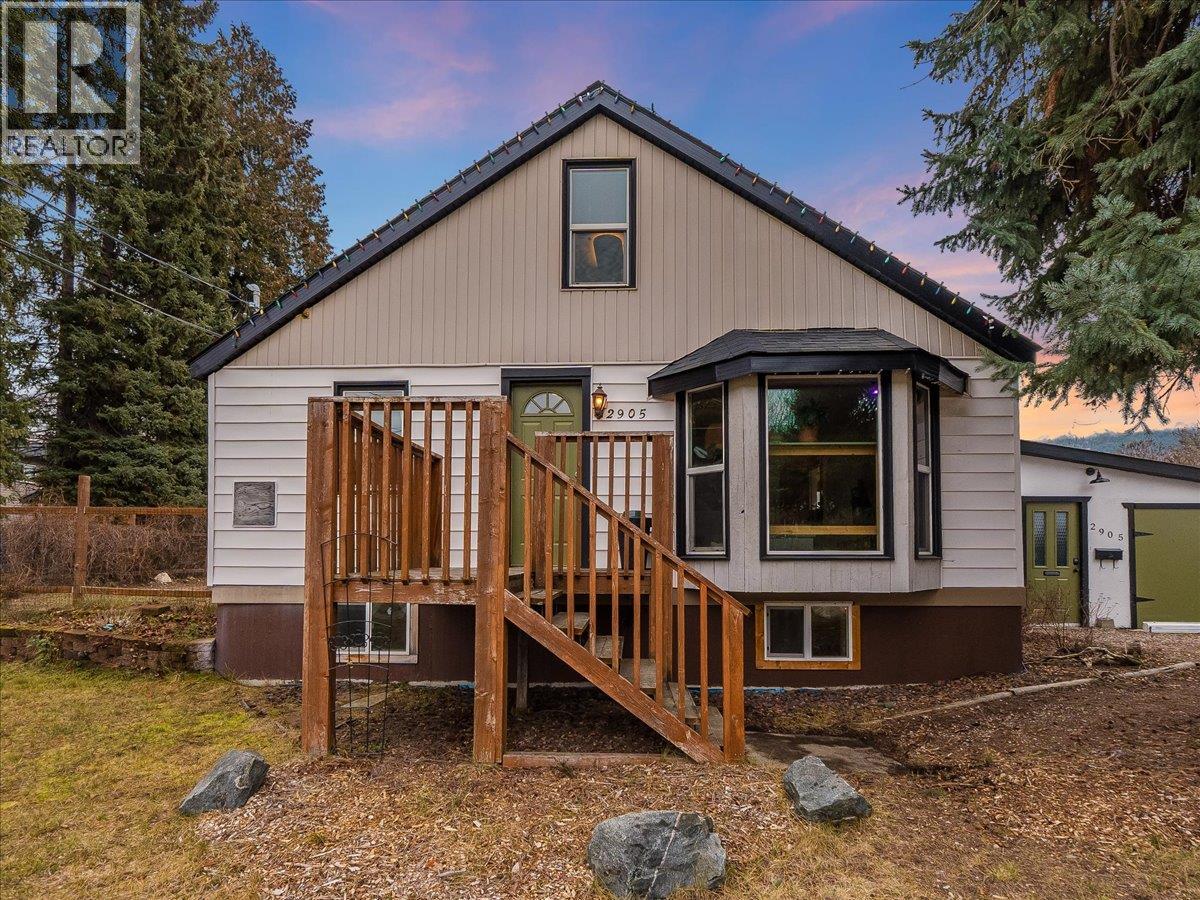 2905 5th Avenue, Castlegar, British Columbia  V1N 2V2 - Photo 8 - 10375339