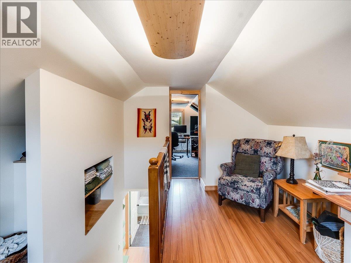 2905 5th Avenue, Castlegar, British Columbia  V1N 2V2 - Photo 33 - 10375339