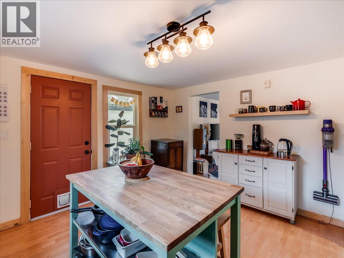 2905 5th Avenue, Castlegar, British Columbia  V1N 2V2 - Photo 18 - 10375339