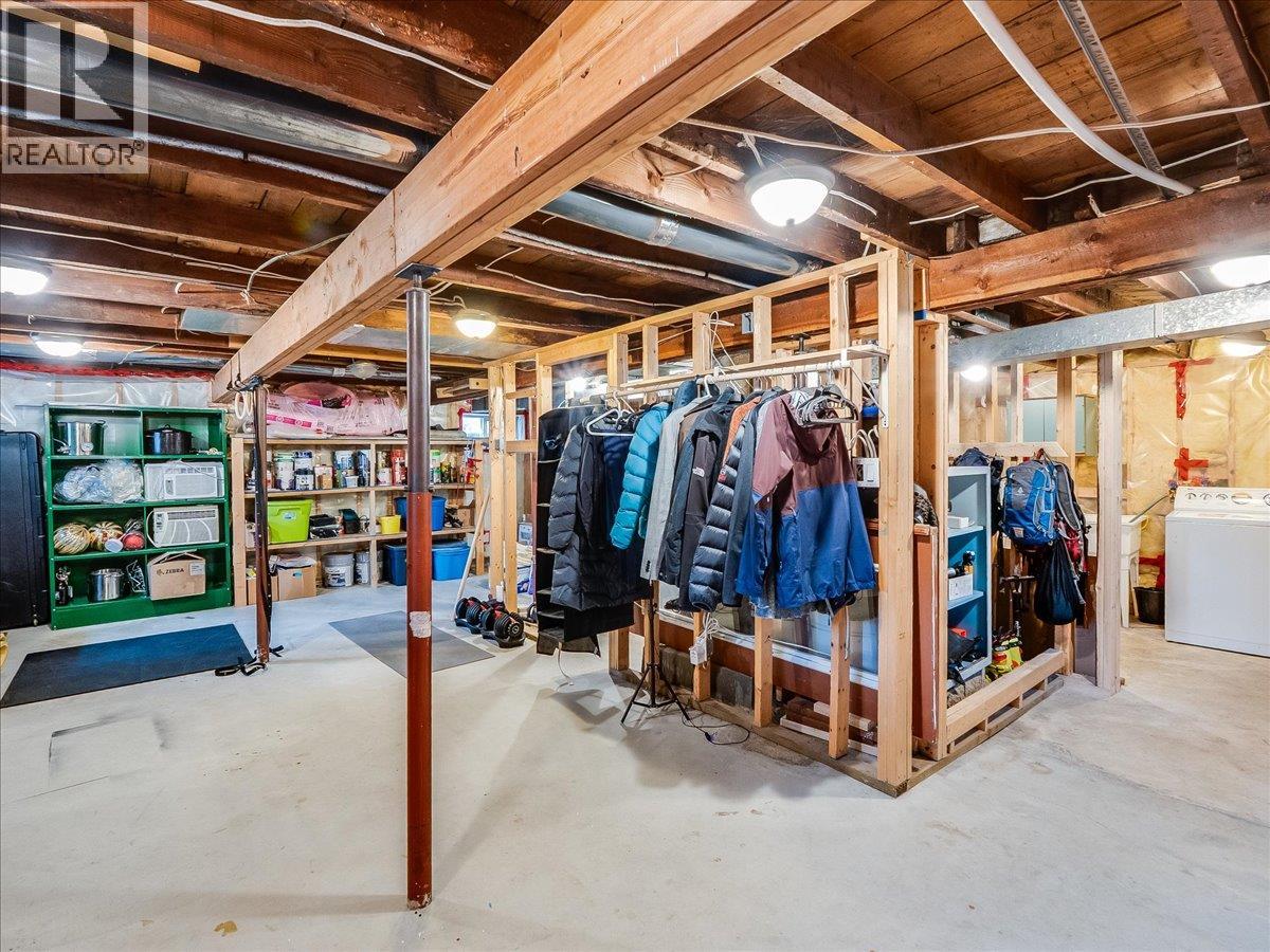 2905 5th Avenue, Castlegar, British Columbia  V1N 2V2 - Photo 57 - 10375339