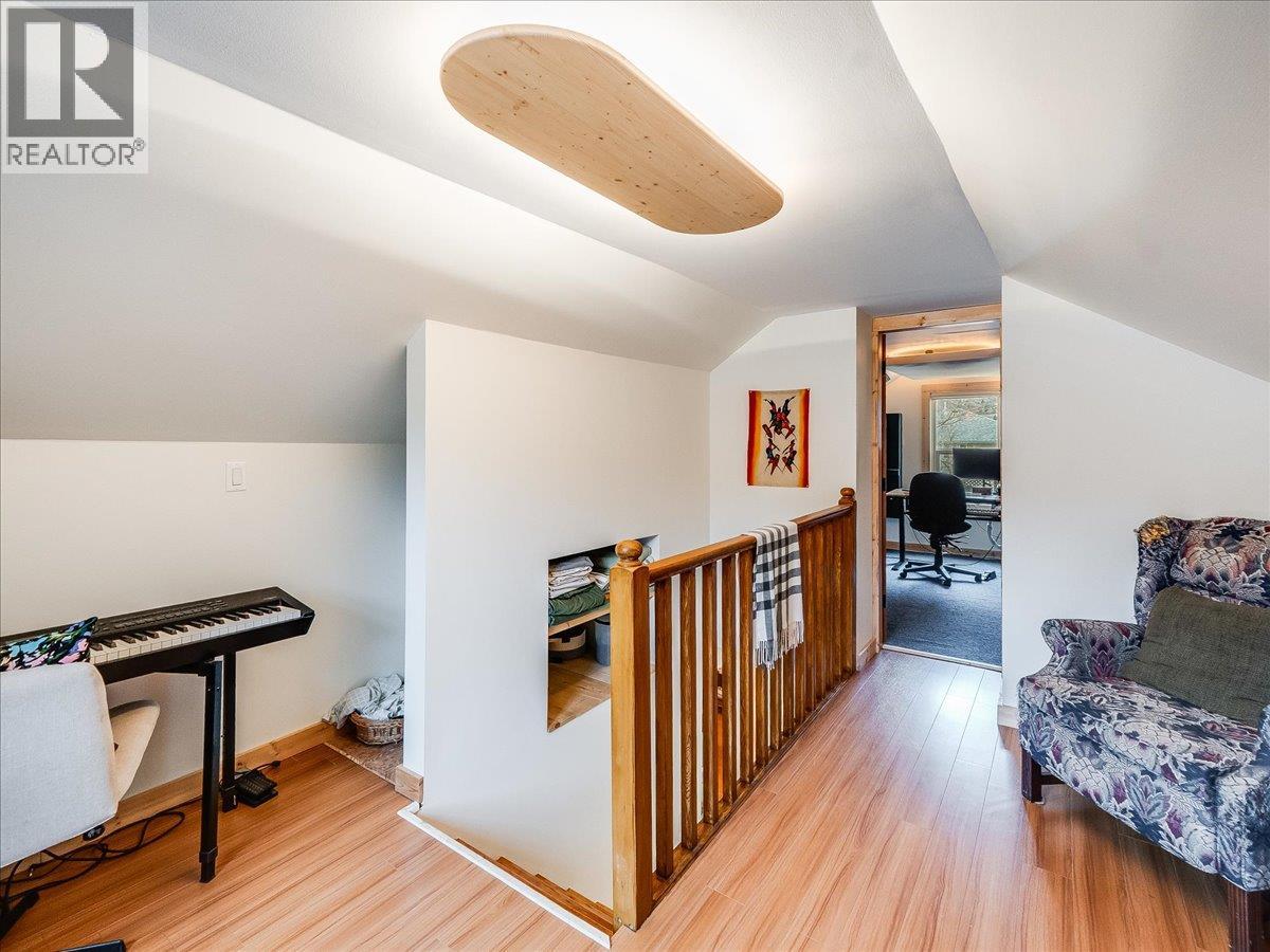 2905 5th Avenue, Castlegar, British Columbia  V1N 2V2 - Photo 30 - 10375339