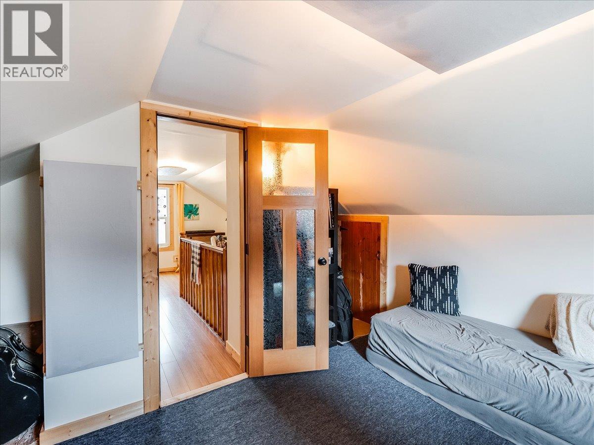 2905 5th Avenue, Castlegar, British Columbia  V1N 2V2 - Photo 35 - 10375339