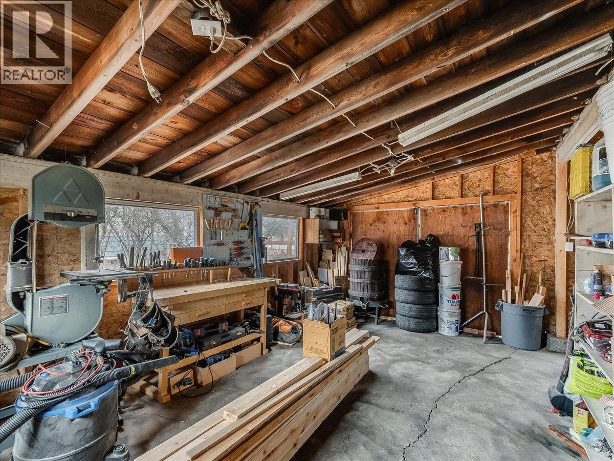 2905 5th Avenue, Castlegar, British Columbia  V1N 2V2 - Photo 43 - 10375339