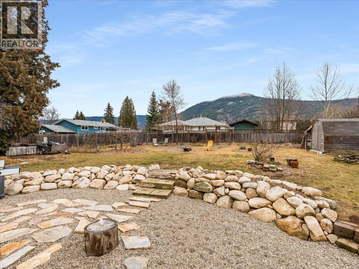 2905 5th Avenue, Castlegar, British Columbia  V1N 2V2 - Photo 41 - 10375339