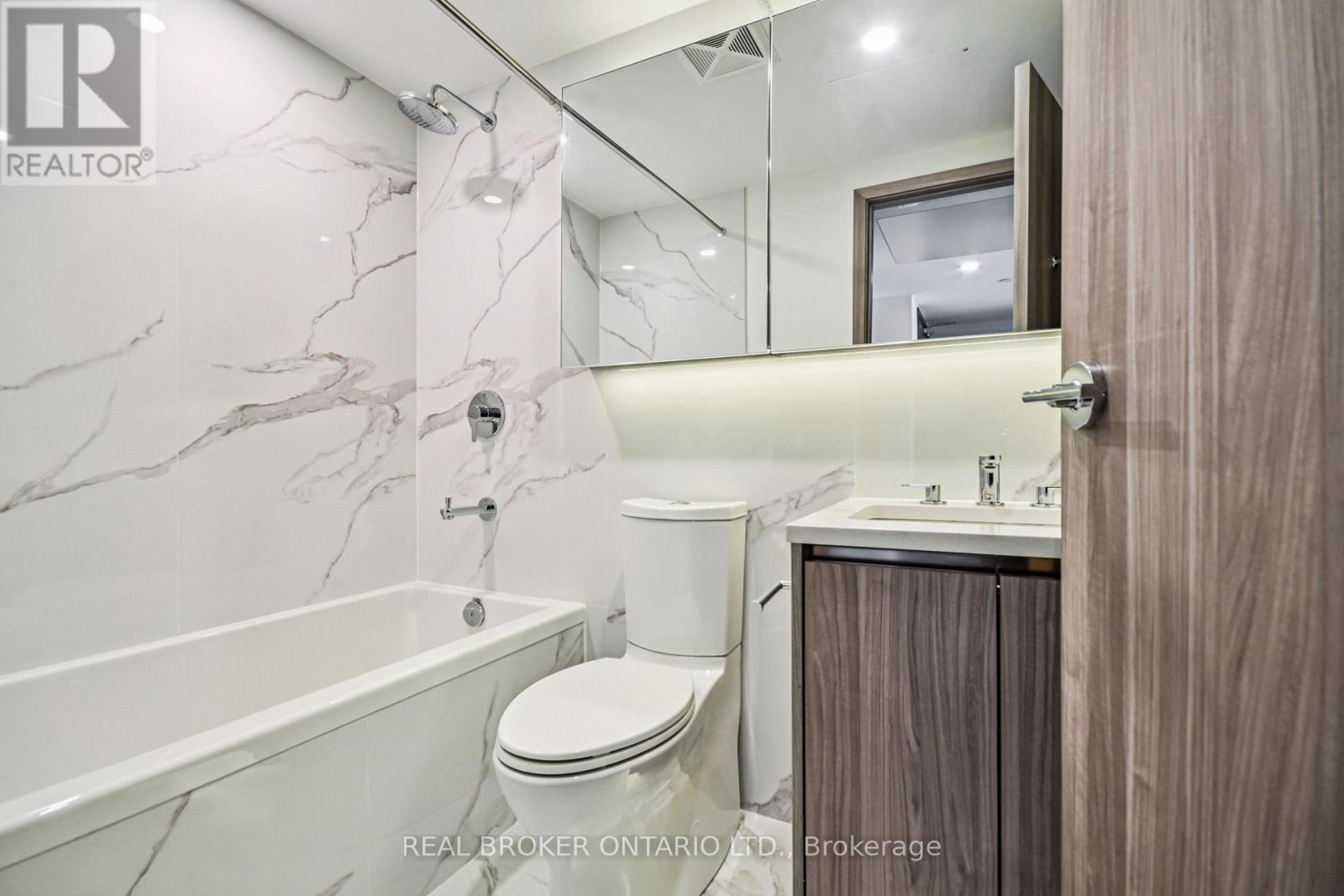 3001 - 1 Concord Cityplace Way, Toronto, Ontario  M5V 0X3 - Photo 17 - C12772620