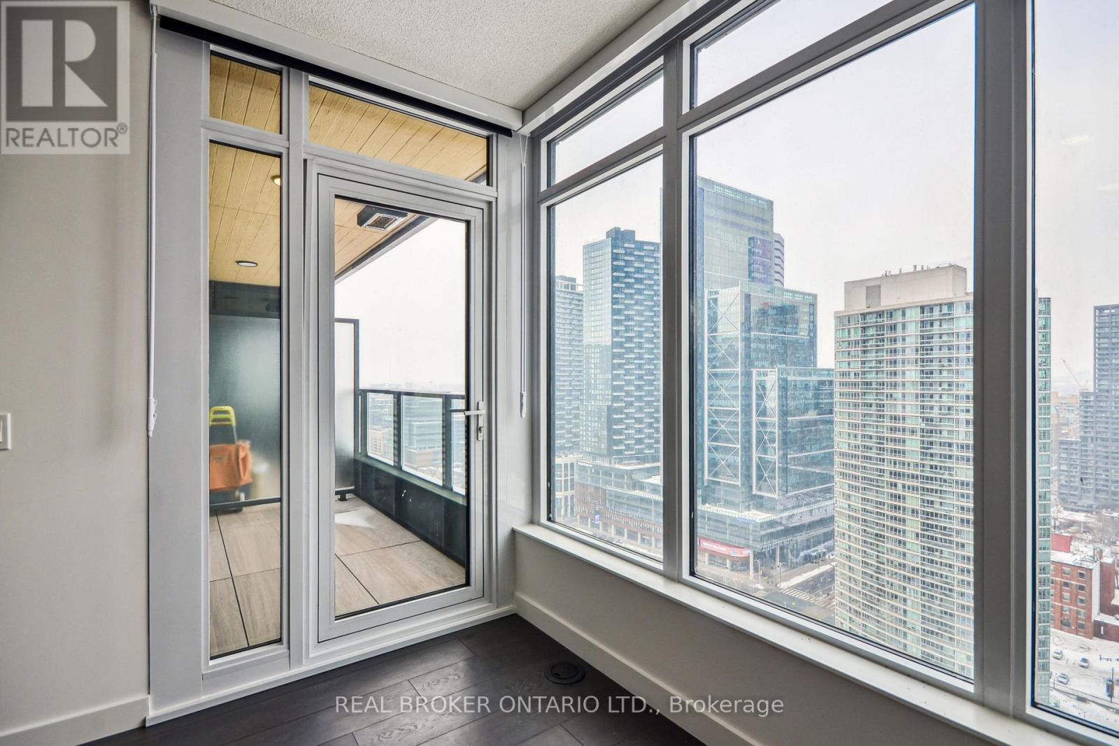 3001 - 1 Concord Cityplace Way, Toronto, Ontario  M5V 0X3 - Photo 6 - C12772620