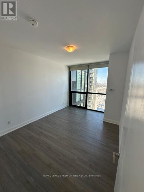 3002 - 2910 Highway 7 Road, Vaughan, Ontario  L4K 0H8 - Photo 2 - N12772606