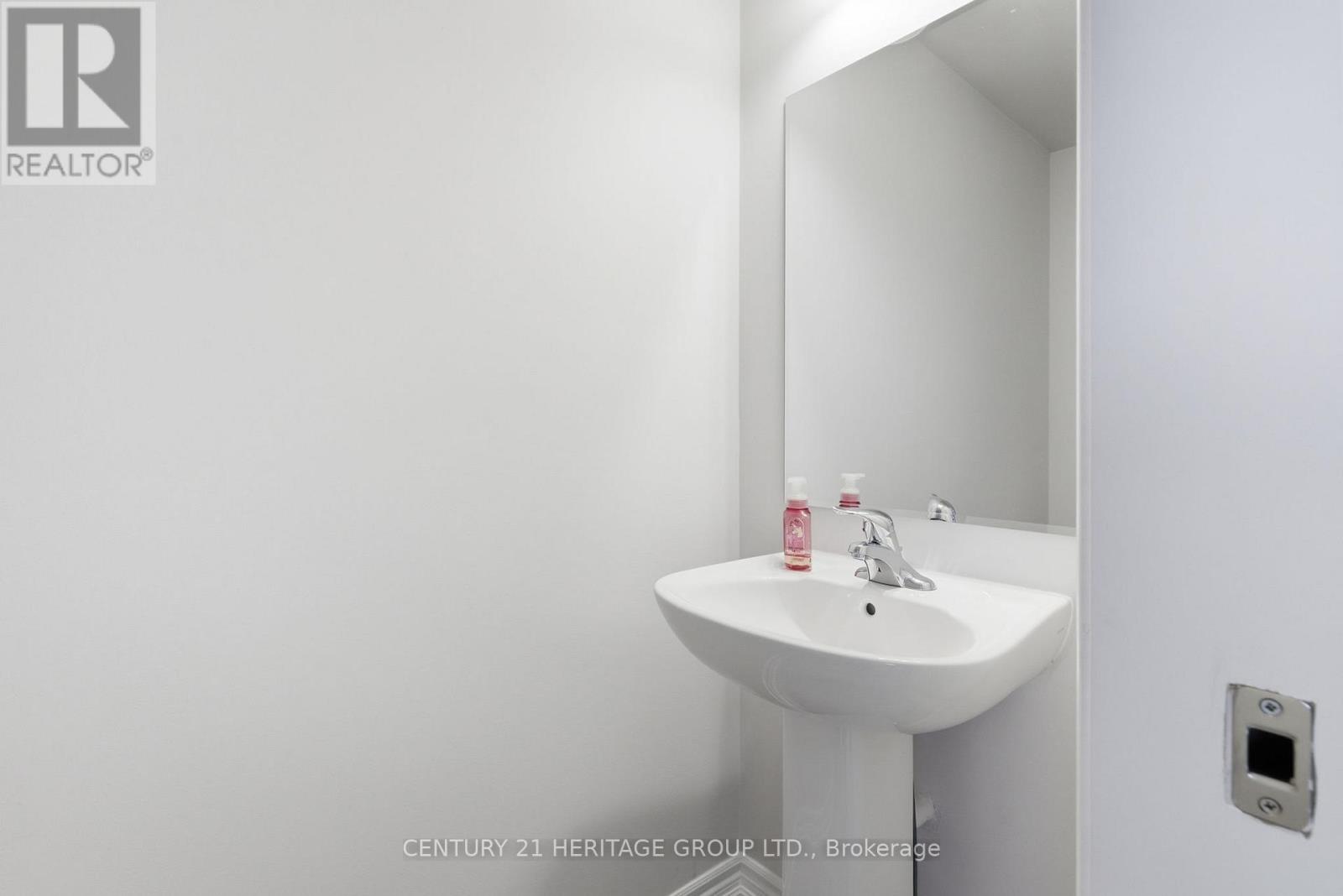 8 Scotia Road, Georgina, Ontario  L0E 1R0 - Photo 13 - N12772648