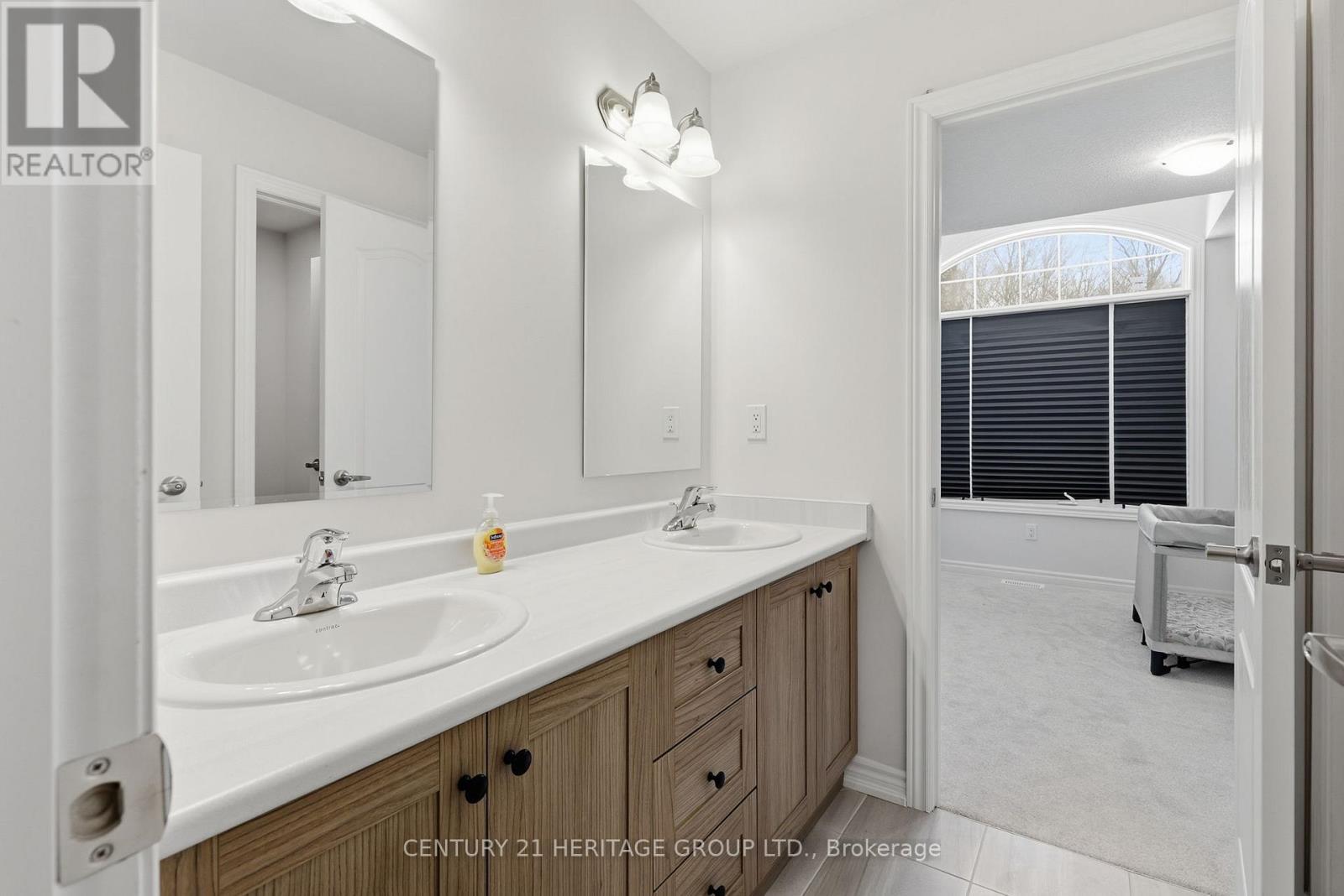 8 Scotia Road, Georgina, Ontario  L0E 1R0 - Photo 25 - N12772648