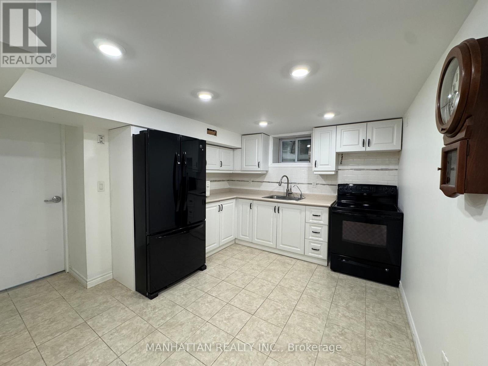 10 Victor Drive, Whitchurch-Stouffville, Ontario  L4A 3G5 - Photo 16 - N12681452