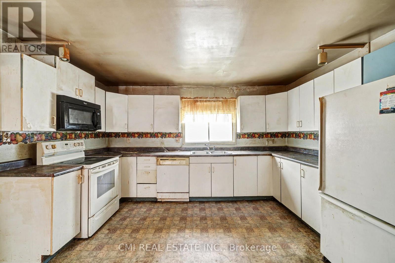 117 Fox Street, Penetanguishene, Ontario  L9M 1E2 - Photo 10 - S12772614