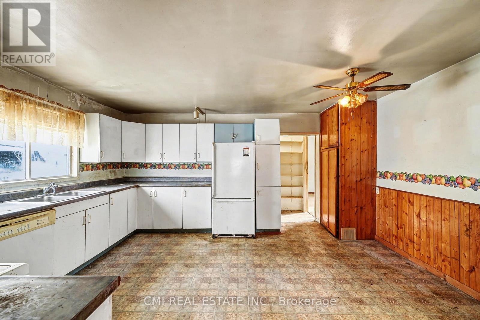 117 Fox Street, Penetanguishene, Ontario  L9M 1E2 - Photo 15 - S12772614