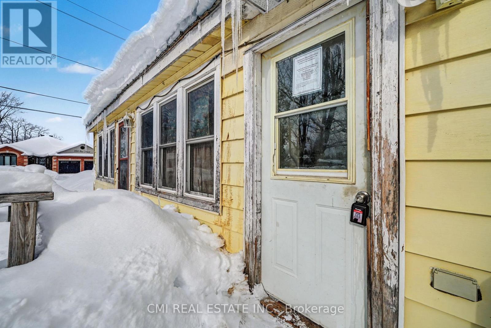117 Fox Street, Penetanguishene, Ontario  L9M 1E2 - Photo 5 - S12772614