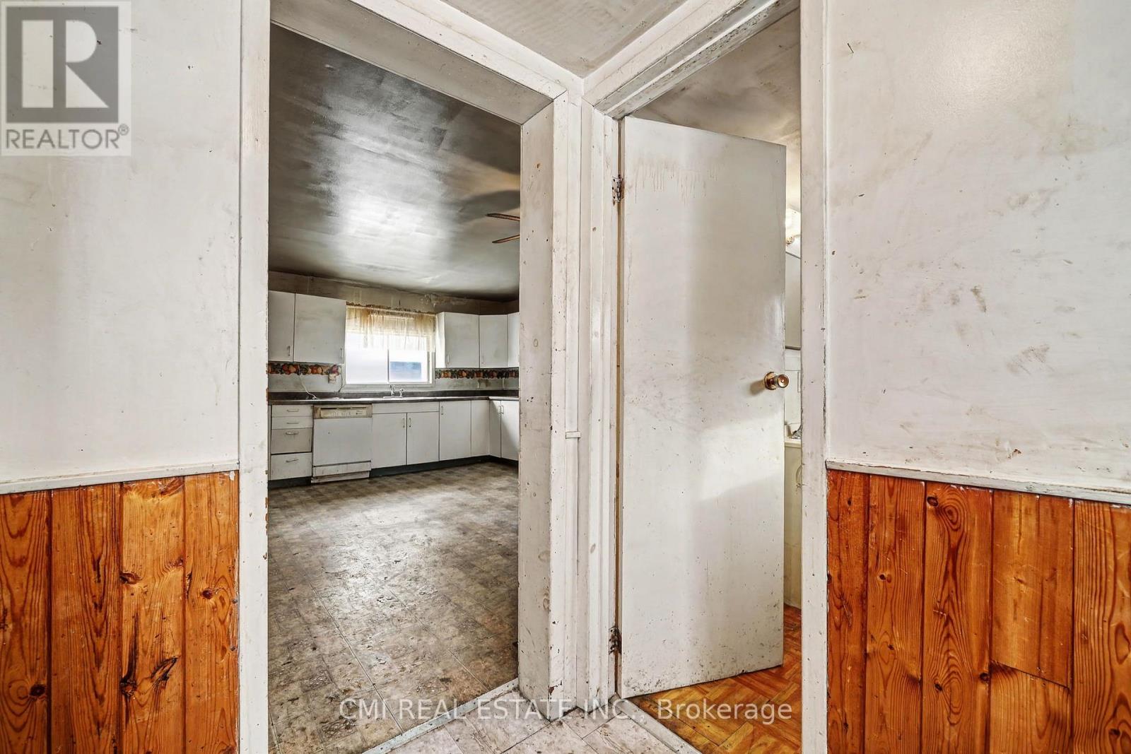 117 Fox Street, Penetanguishene, Ontario  L9M 1E2 - Photo 7 - S12772614