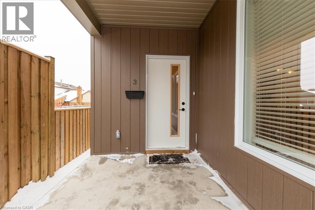 2 Pipers Green Court Unit# 3, Kitchener, Ontario  N2E 3C6 - Photo 2 - 40803834