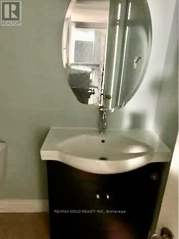 5 Lockport Crescent, Brampton, Ontario  L6P 3X8 - Photo 9 - W12772610