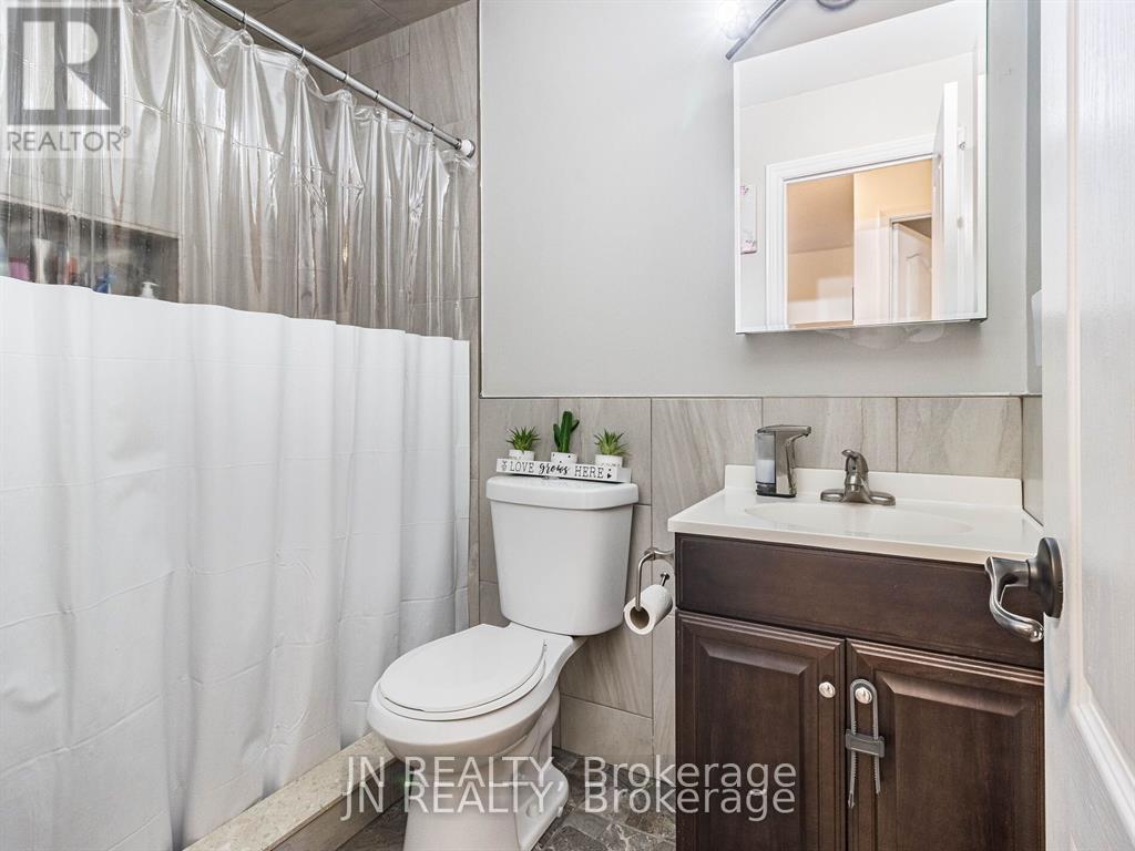 23 Hazelglen Court, Brampton, Ontario  L6S 1N7 - Photo 13 - W12772628