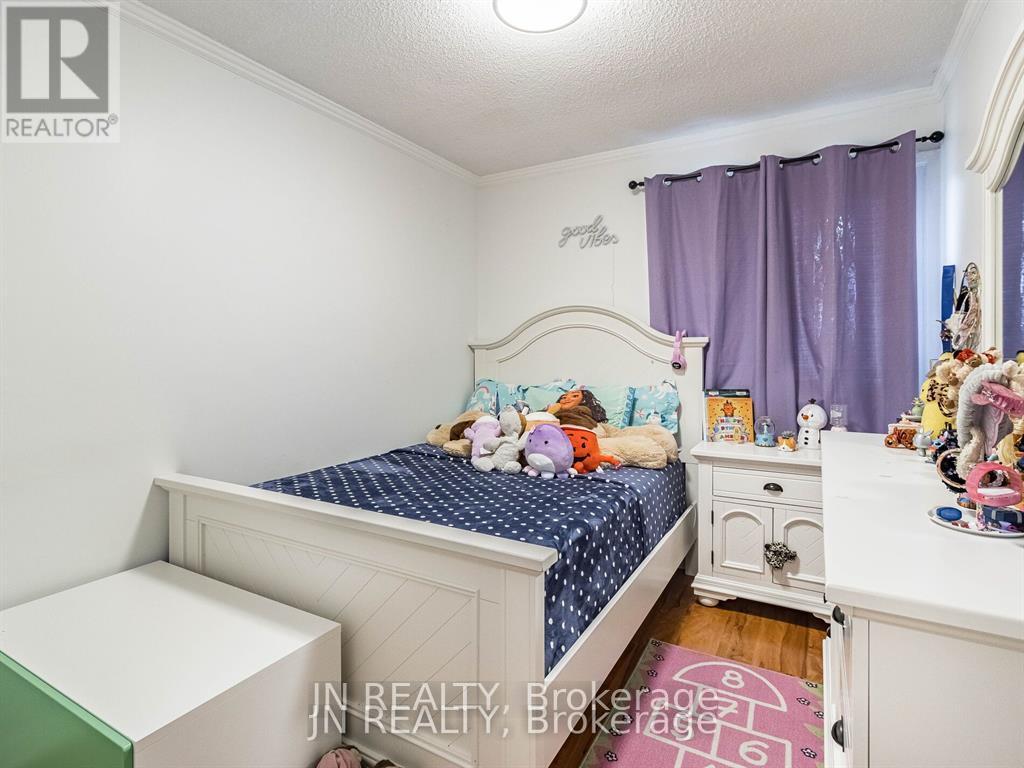 23 Hazelglen Court, Brampton, Ontario  L6S 1N7 - Photo 16 - W12772628