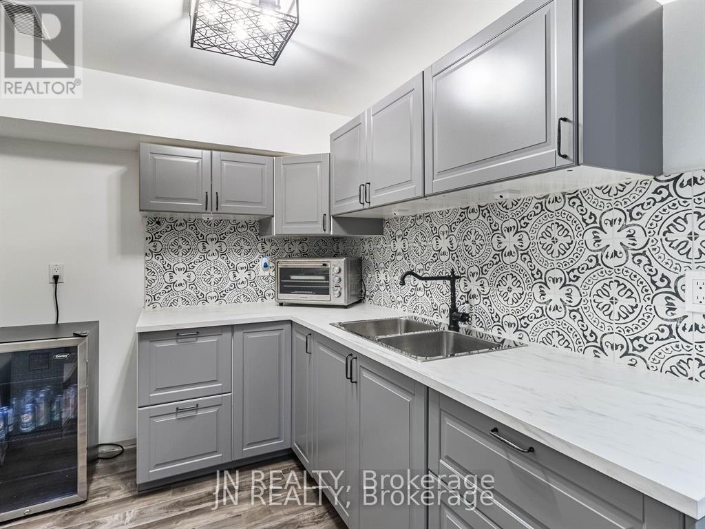 23 Hazelglen Court, Brampton, Ontario  L6S 1N7 - Photo 19 - W12772628