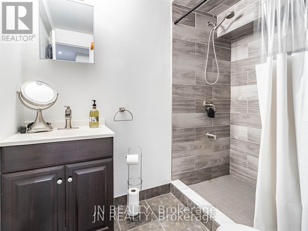 23 Hazelglen Court, Brampton, Ontario  L6S 1N7 - Photo 21 - W12772628