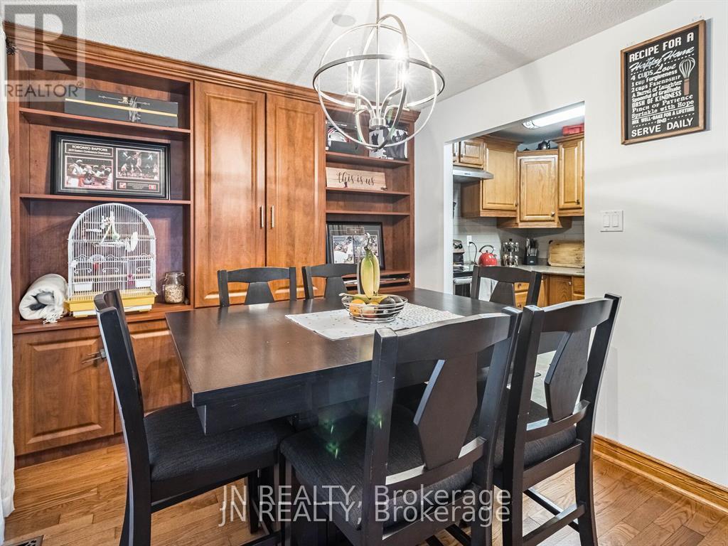 23 Hazelglen Court, Brampton, Ontario  L6S 1N7 - Photo 8 - W12772628